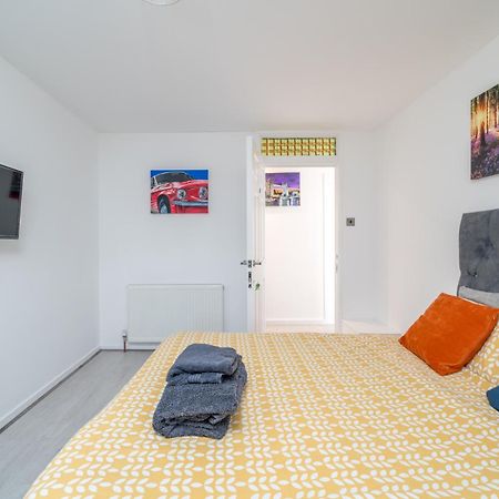Private Room In London Enfield With Parking 외부 사진