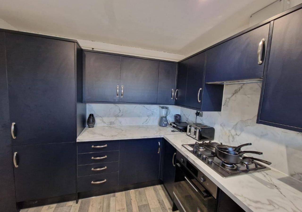Private Room In London Enfield With Parking 외부 사진