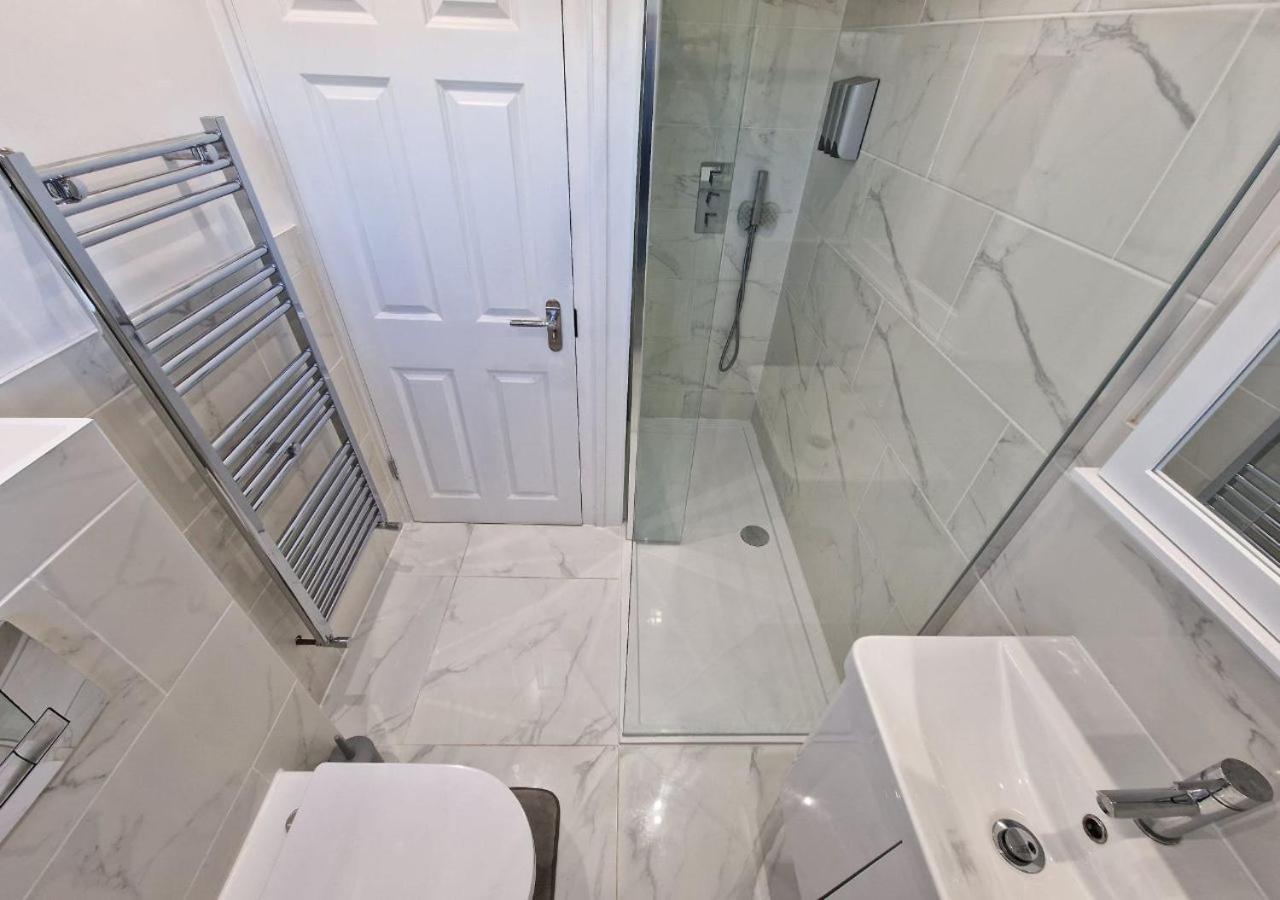 Private Room In London Enfield With Parking 외부 사진