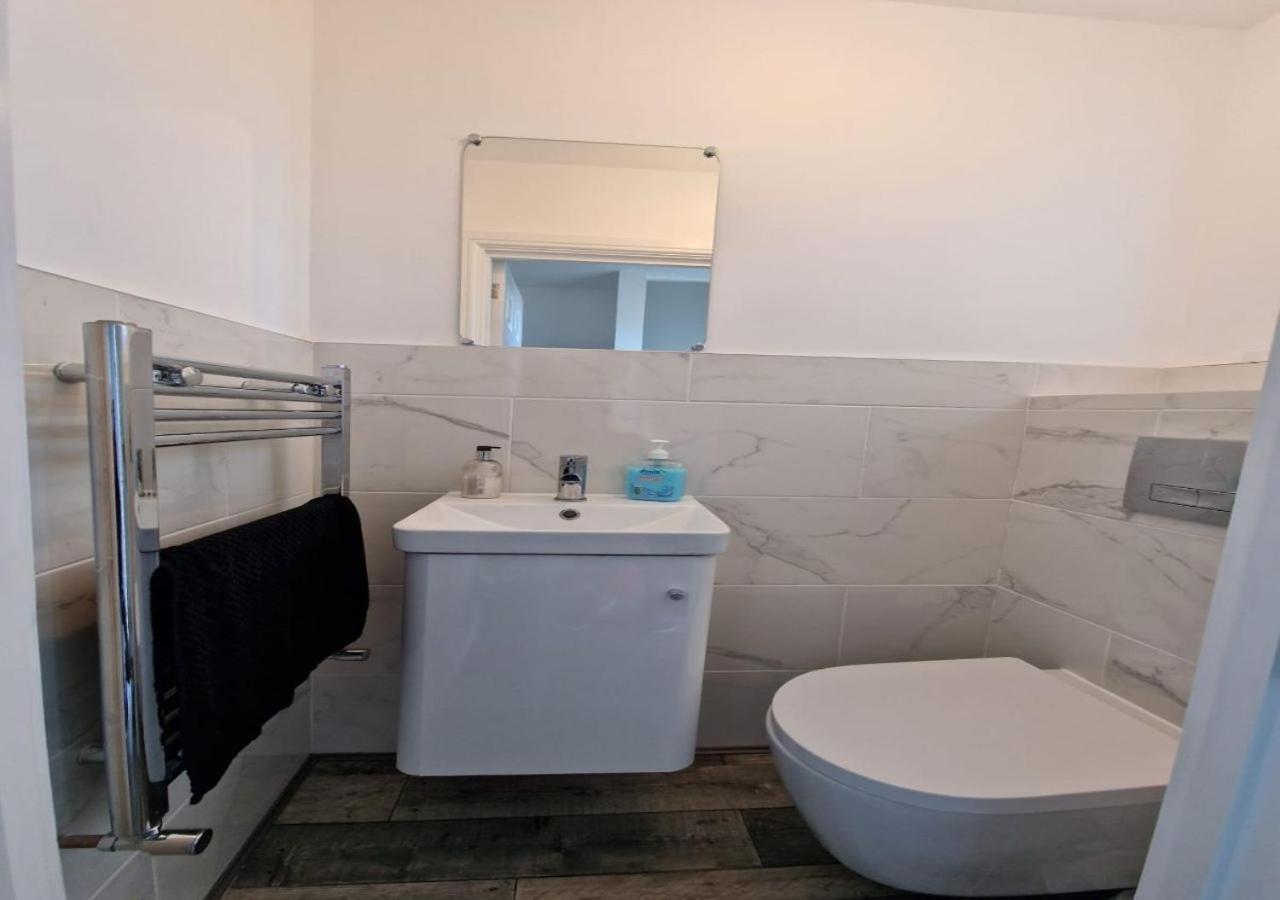 Private Room In London Enfield With Parking 외부 사진