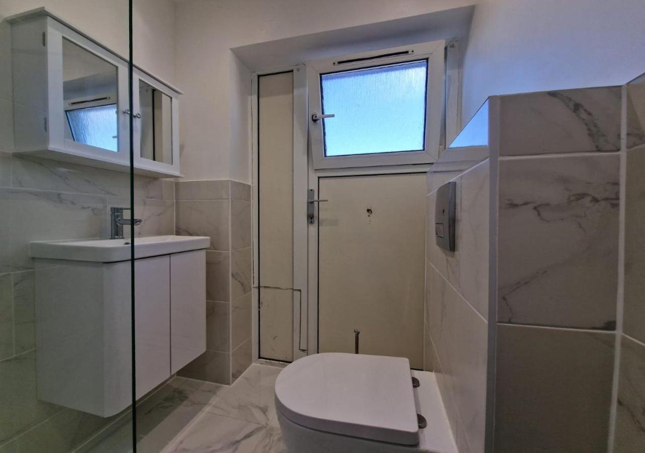 Private Room In London Enfield With Parking 외부 사진