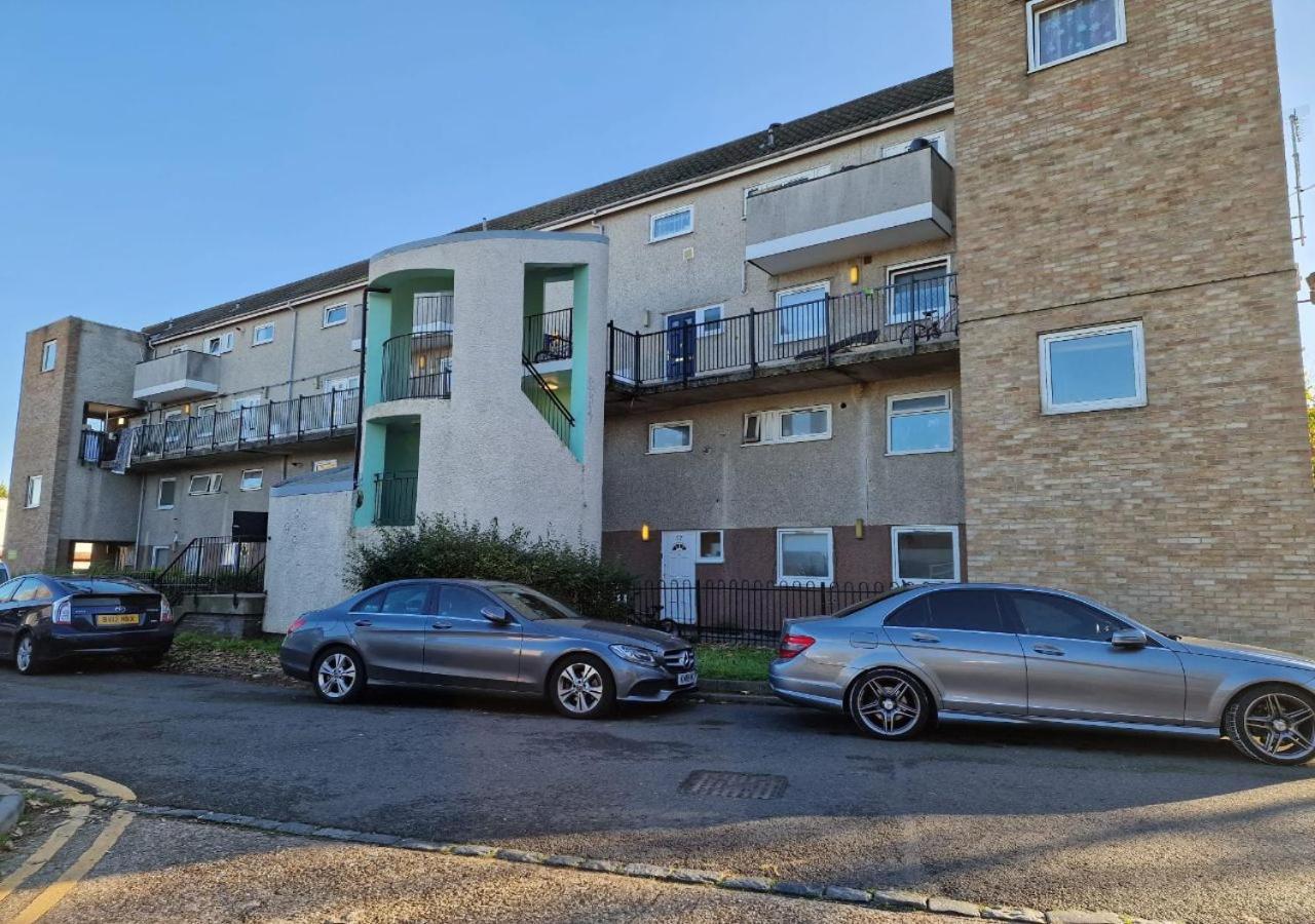Private Room In London Enfield With Parking 외부 사진