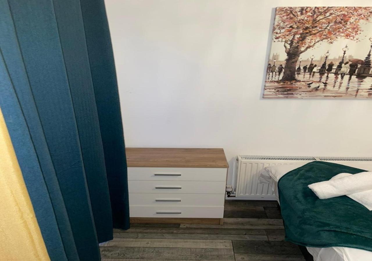 Private Room In London Enfield With Parking 외부 사진