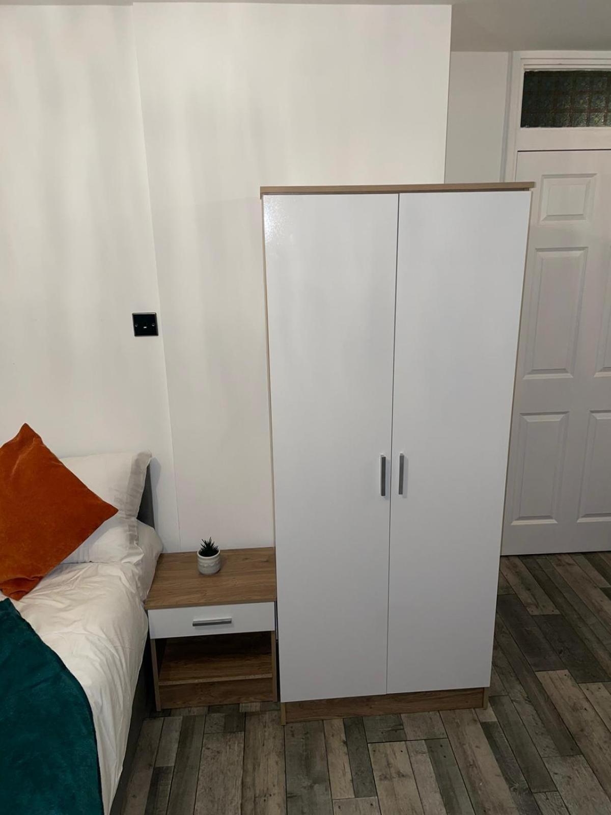 Private Room In London Enfield With Parking 외부 사진