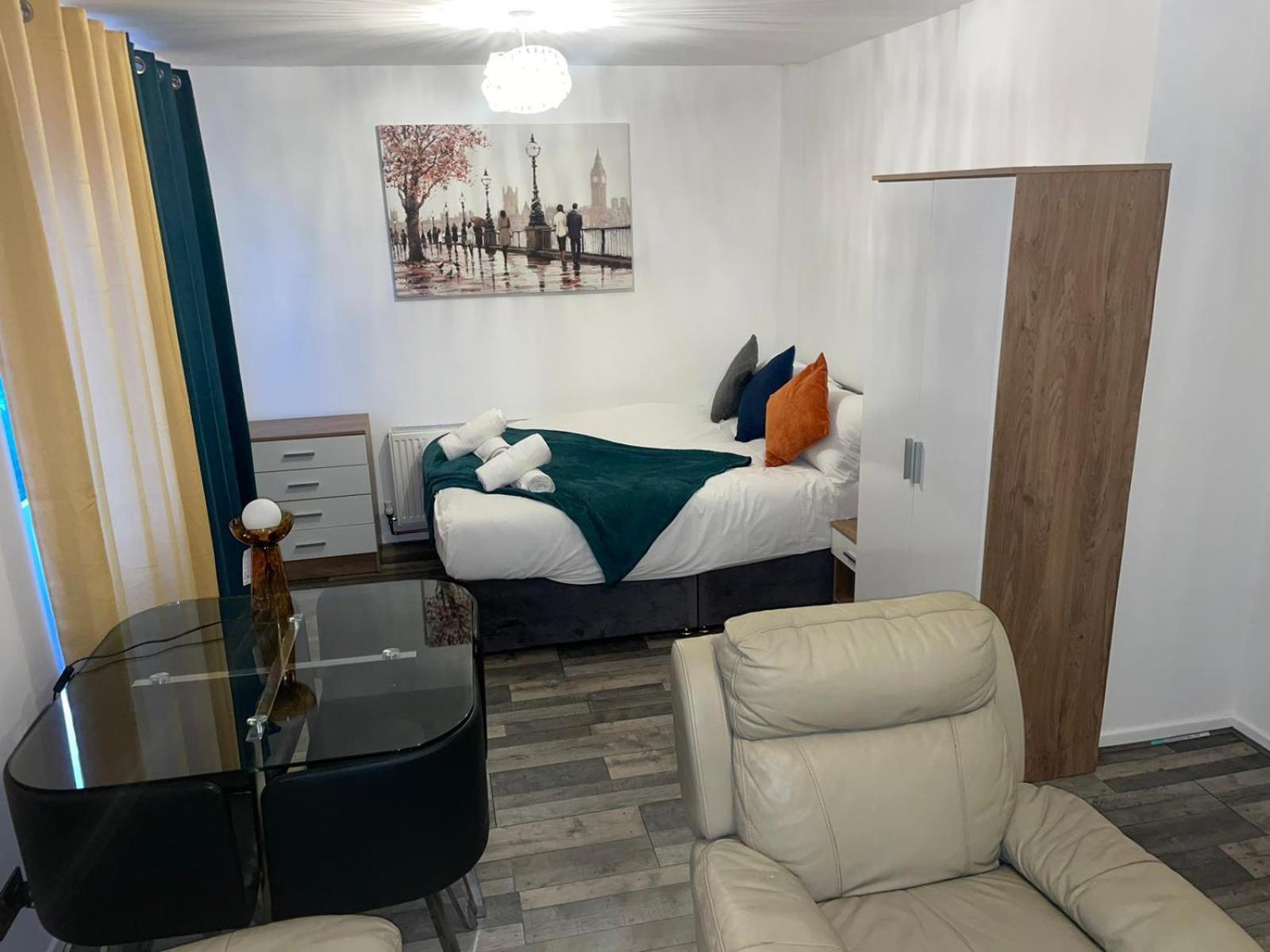 Private Room In London Enfield With Parking 외부 사진
