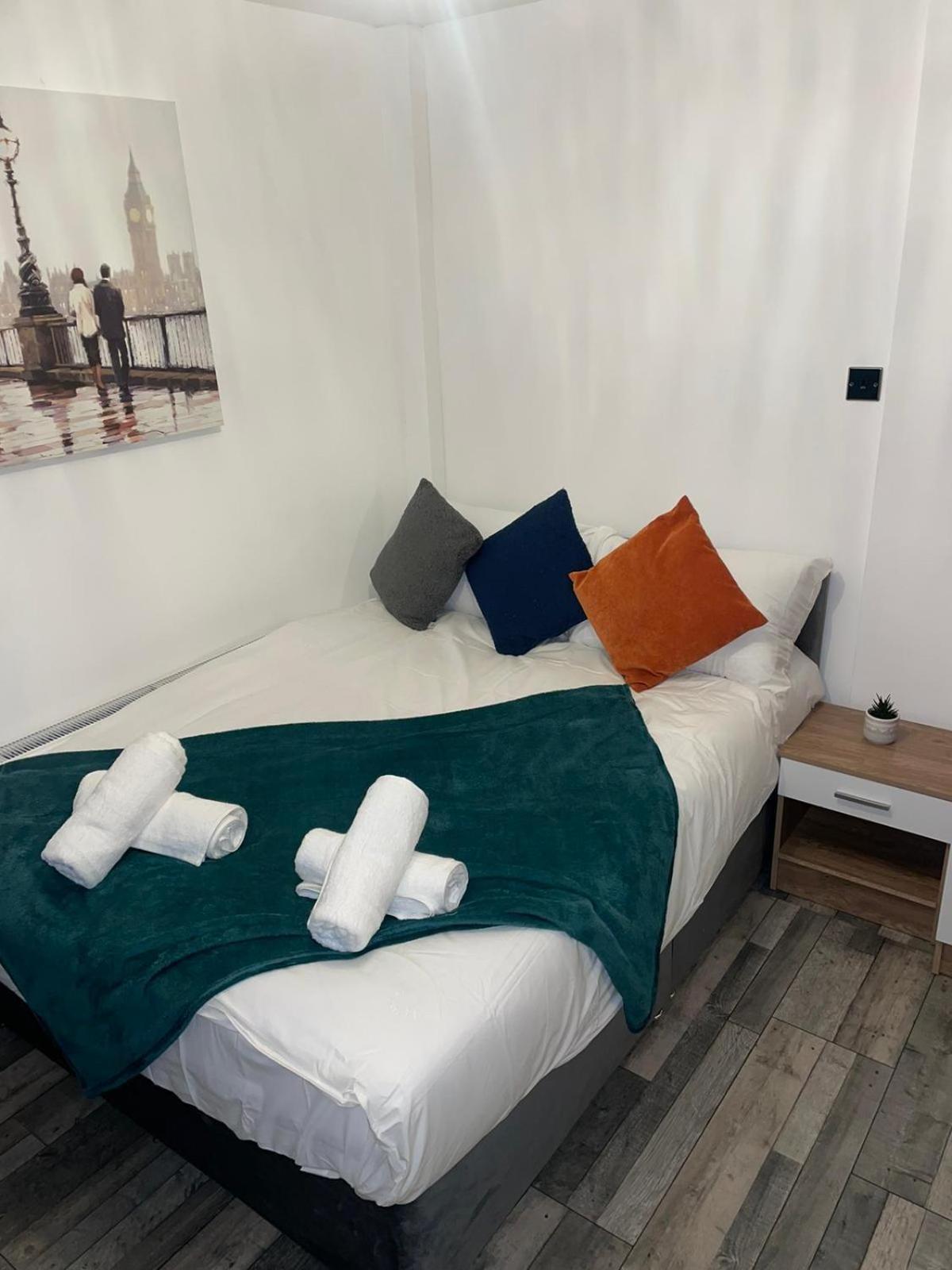 Private Room In London Enfield With Parking 외부 사진