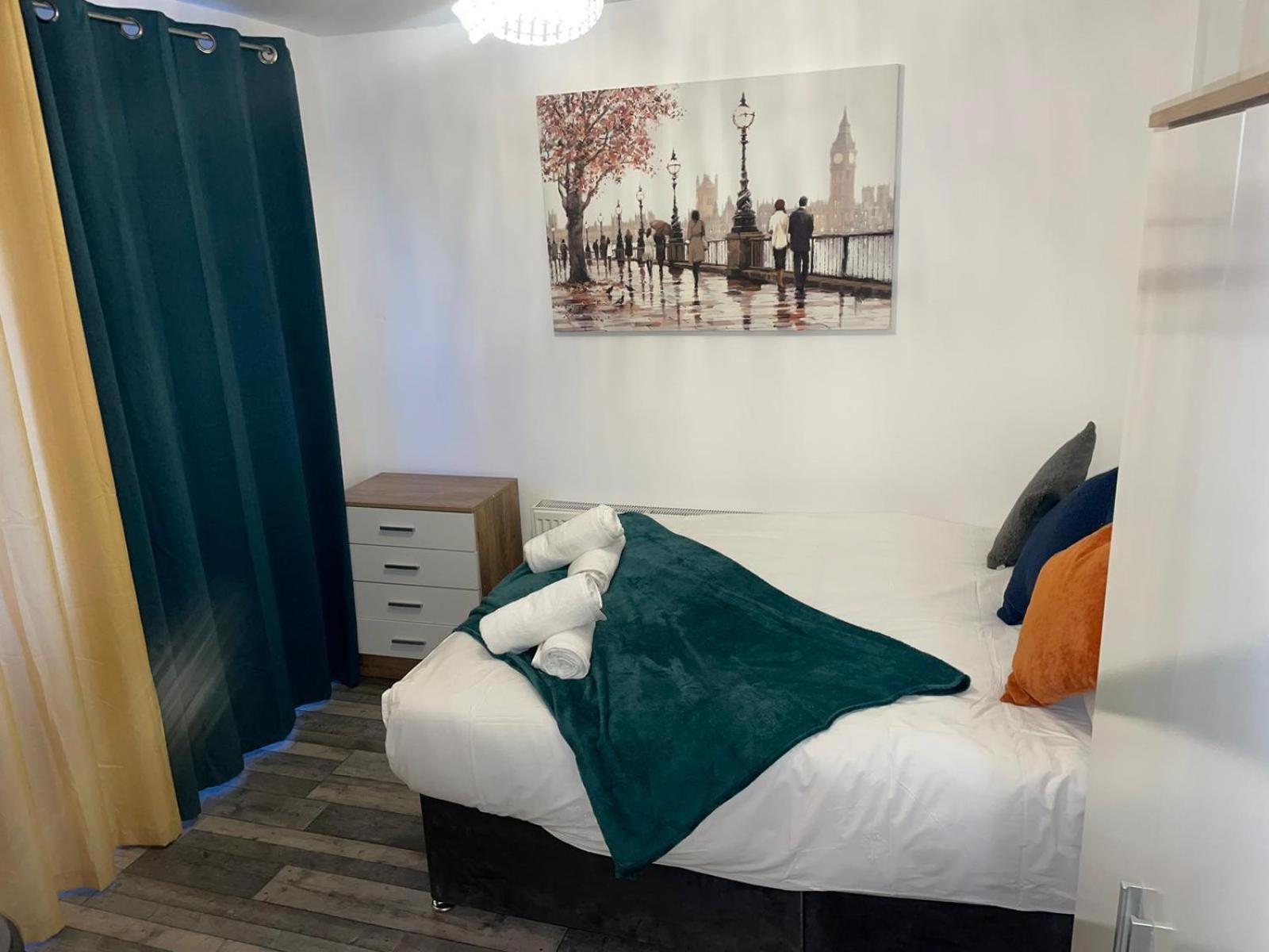 Private Room In London Enfield With Parking 외부 사진